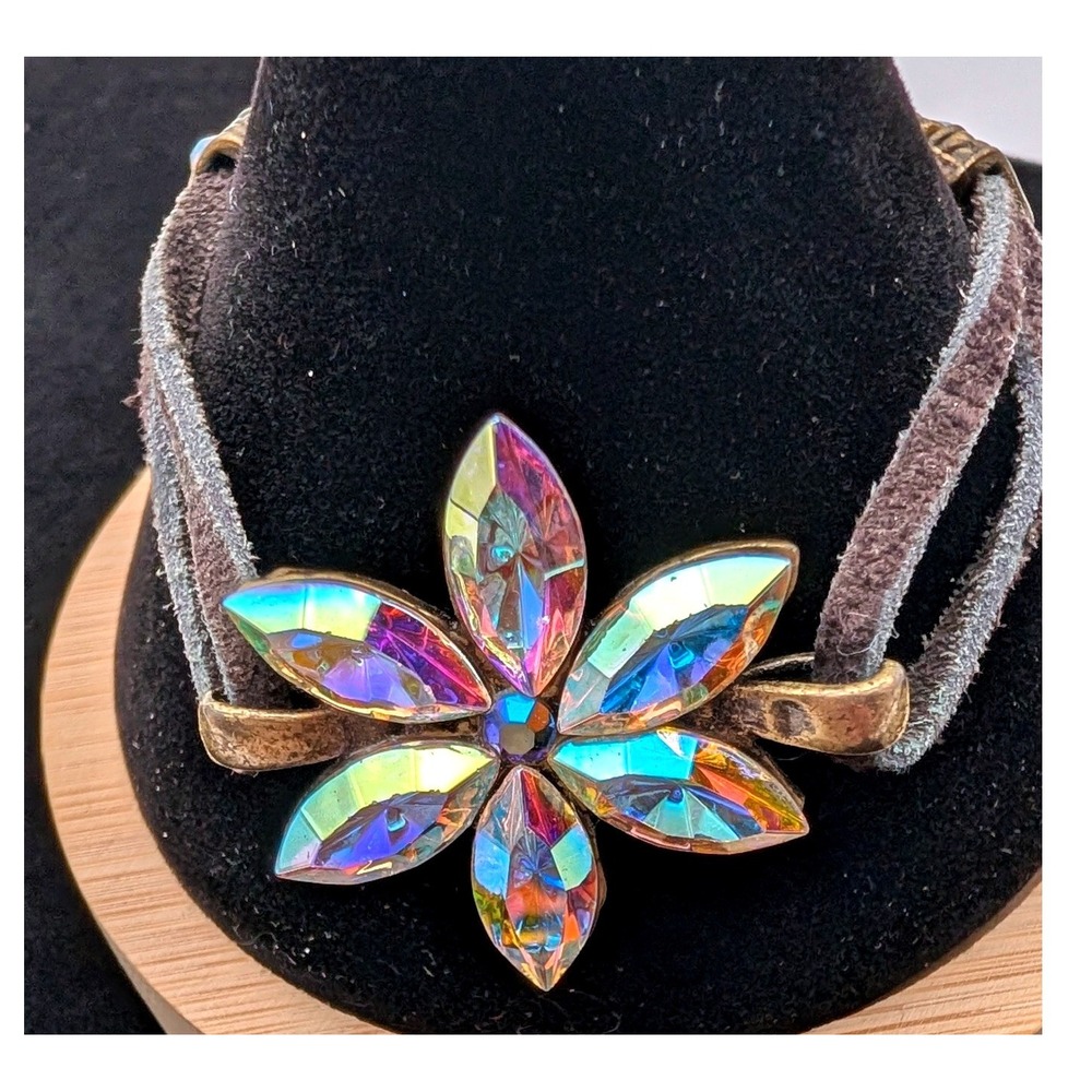 Iridescent Crystal Flower Suede Cord Bracelet Antique Brass Toggle Clasp 7.5" - Picture 5 of 10